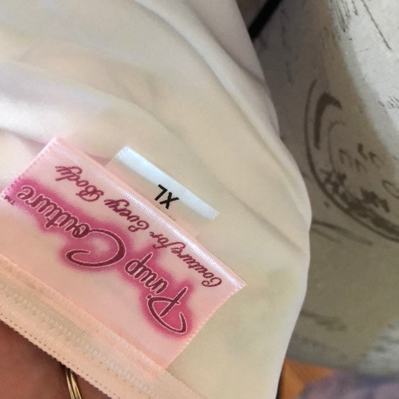 Floral Jenny Pinup XL - Picture 7 of 14